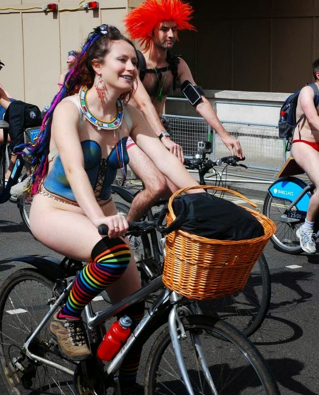 bike naked on grid girls butt fucking hairy mom
